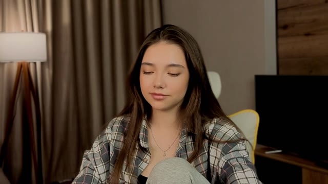 Nutshellz – Full Cam Show · Jun 4, 2026 (28m)