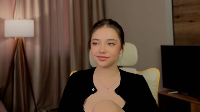 Nutshellz – Full Cam Show · Jun 8, 2026 (22m)