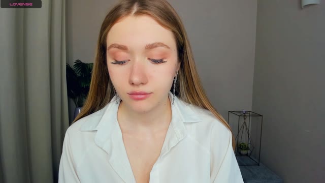 Laviniahoutz – Full Cam Show · Jun 3, 2026 (33m)